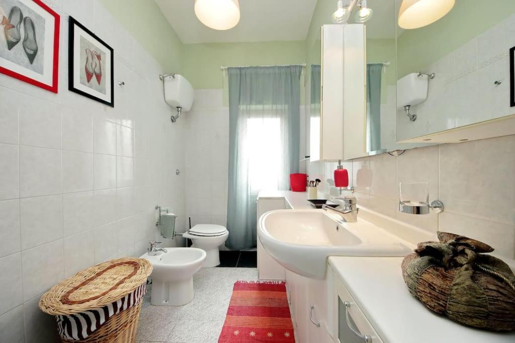 Relax Rome With 2 Balconies - 2 Bedroom Flat, 3Rd Floor With Lift, High Comfort, Quite, A Walk From Urban Train Station Gemelli And Metro A Stops Battistini & Cornelia Connecting To Center In 20 Minutes, 2 Steps From Bus Stop, Cycle Path, Groceries Exterior foto
